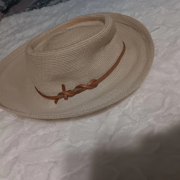 Susan Carrolan Hat - Picture 3 of 4